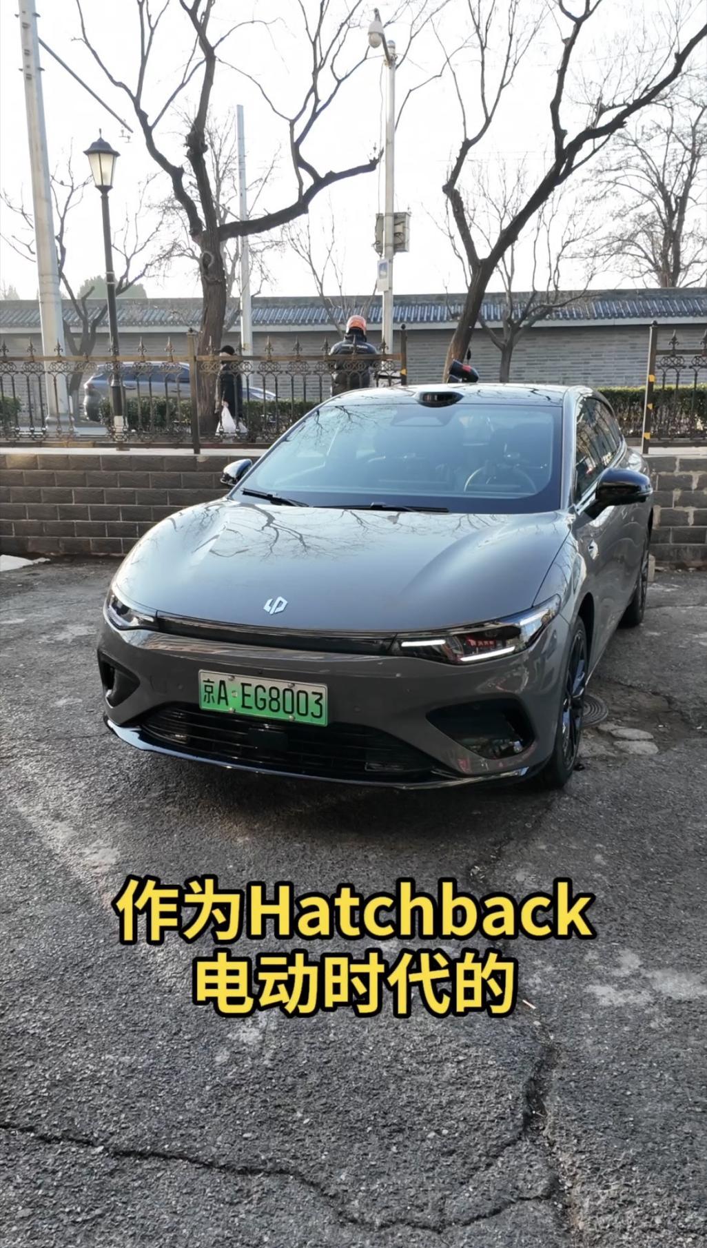 什么原因让零跑高管当场交付Lafa5？
 
运动性能车一直都是不少年轻小伙伴的购