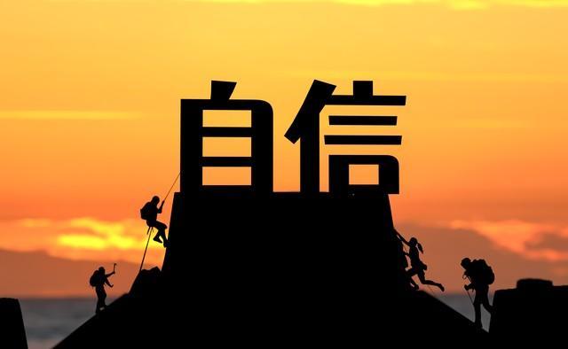 笑容满面迎早晨，迎着第一缕晨光，心怀感恩，迎接新的一天。人生如同一场精彩的旅程，