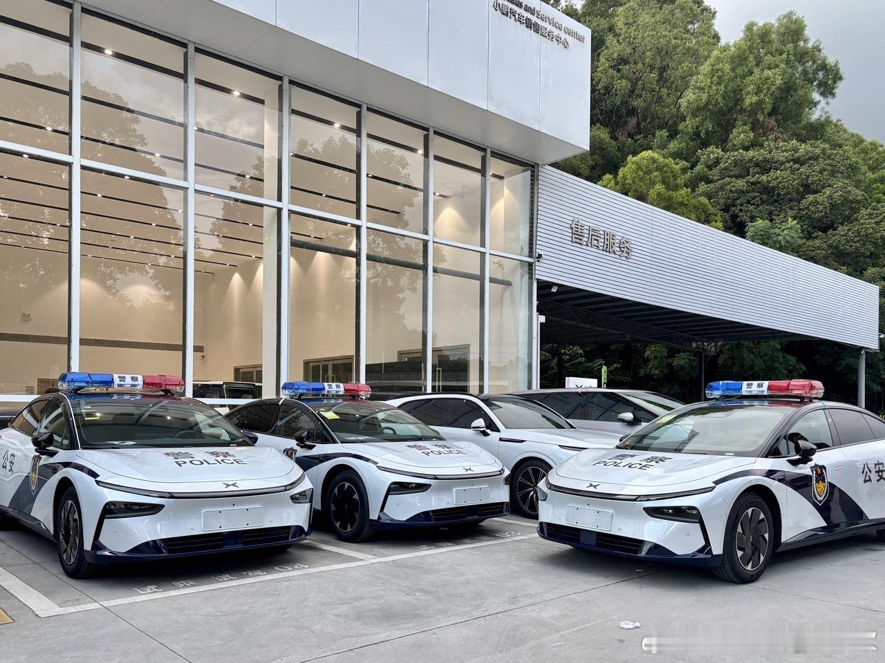 官方严选！小鹏P7+这科技感警车多帅啊！！！ 如果“有幸”坐在后排，可以说“小P