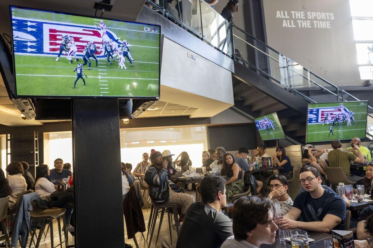 超级碗收视人数下降2%至1.25亿，NBC转播赛事节奏缓慢