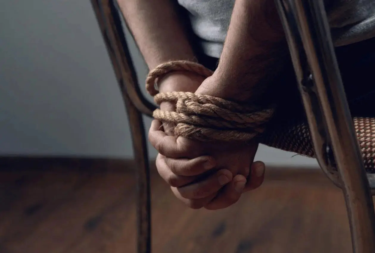 徽剑案死缓为何未限制减刑 “本案中，境外雇主下达的原始任务包括劫持、控制、问话和
