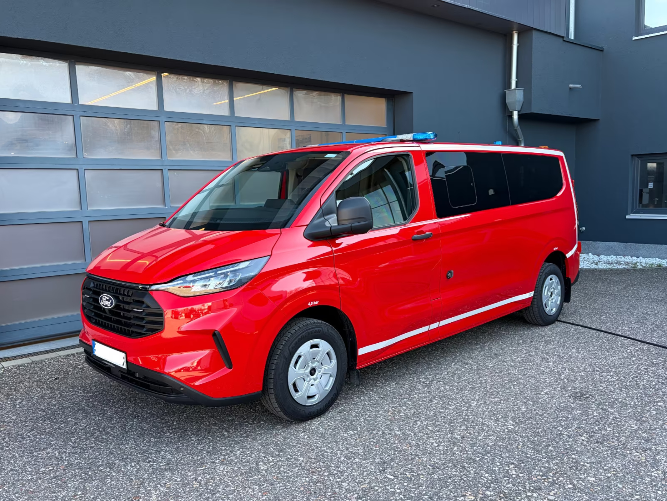 特殊车辆 Ford Transit，新款的小全顺，国内没见过，这是362的后继车