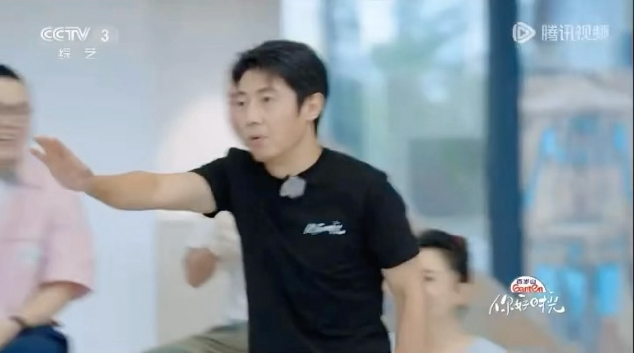 陈乔恩尼格买提是个什么东西尼格买提问陈乔恩我叫什么，陈乔恩愣住了，阮经天提醒后，
