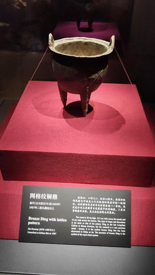 中国最早的鼎在哪里?不同材质的最早鼎出现在不同地点，核心可分为两类：

最早的陶