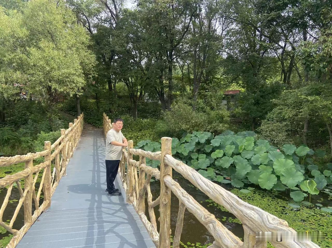 我的三哥前两天和父亲闹了矛盾，然后大吵一顿，双方差点动了手。三哥从此不去父母家了