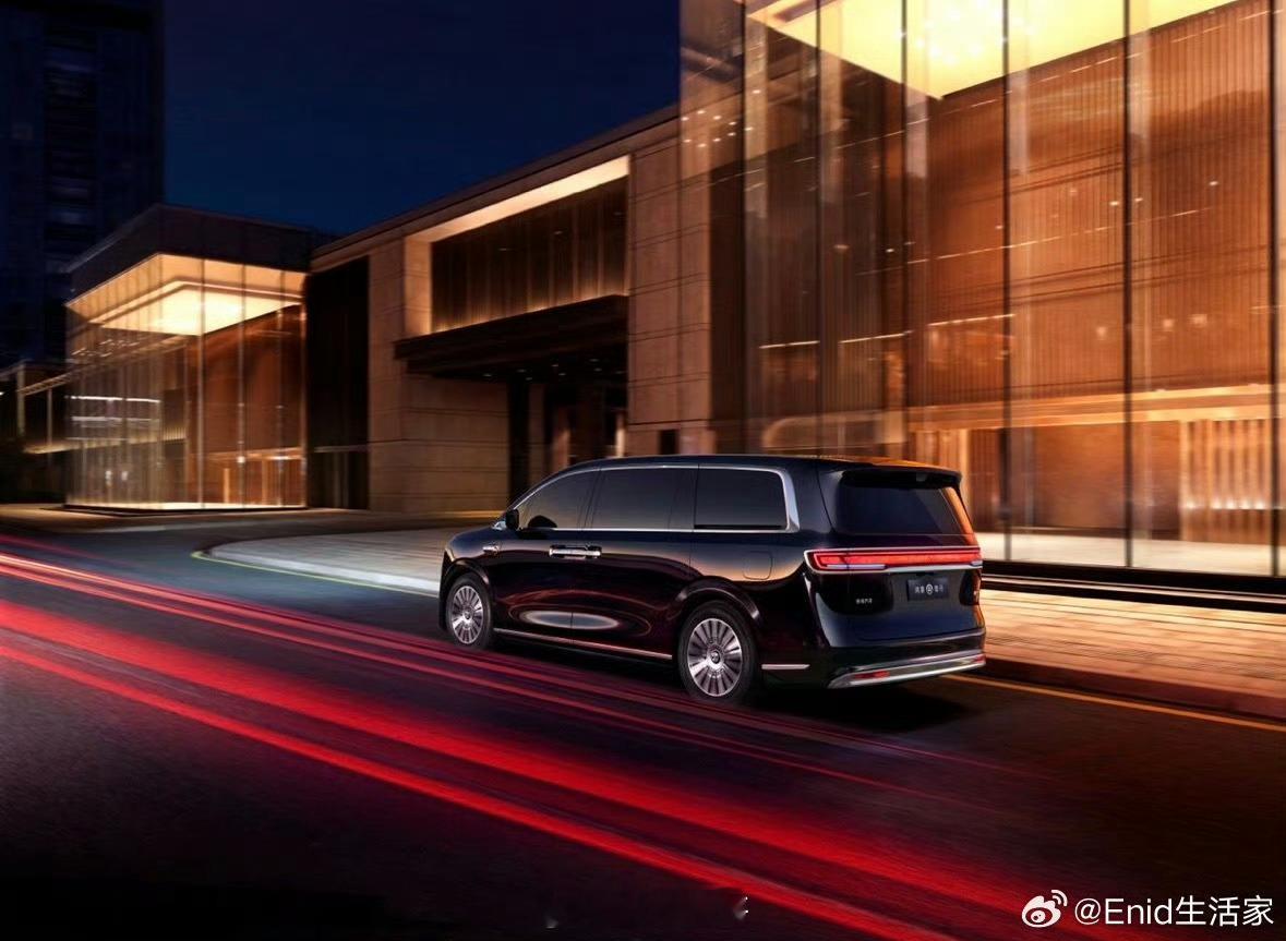 余承东称智界V9比轿车还好开有时候大不一定代表不好开，我开过MPV，确实驾驶体验