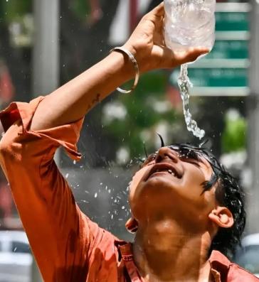 印度正在被高温烤熟？50度气温、80度地表、15亿人口，这三个数字组合在一起就是