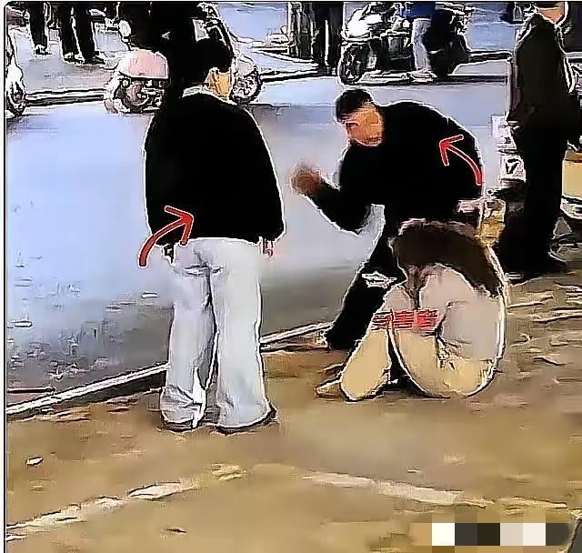 见过狂的，没见过这么狂的。这两口子估计做梦都没想到，平时百试百灵的“拿钱平事”，