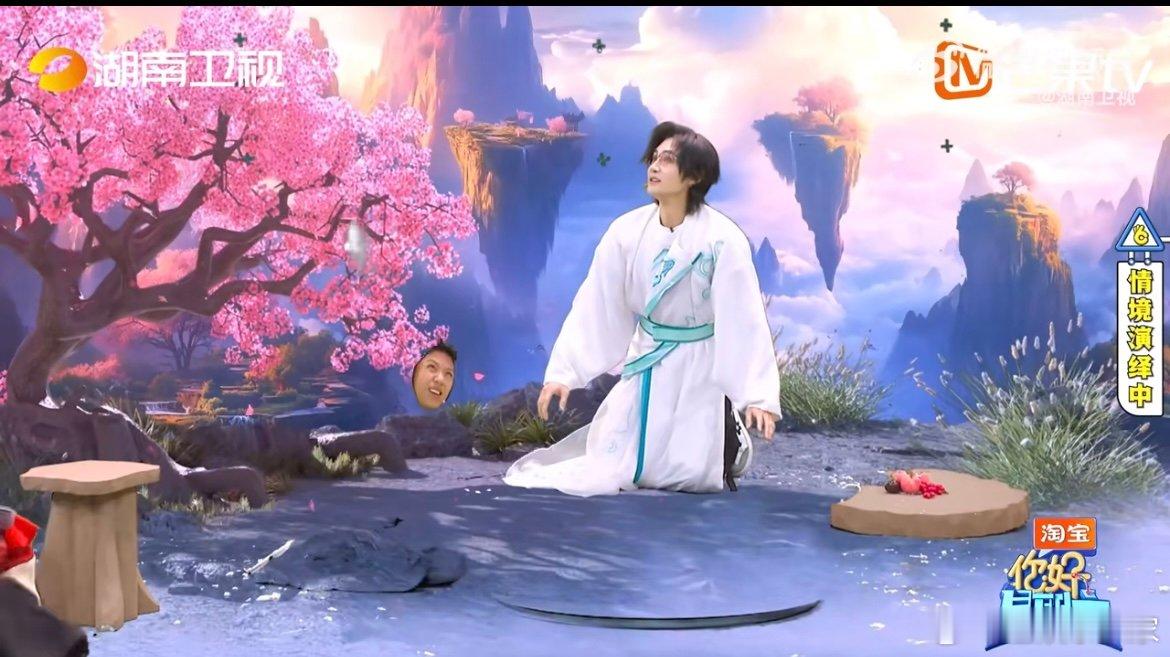 付航干的全是体力活 别人在绿幕环节表演，付航在干体力活！又是给汪铎的艾莎魔法喷雪