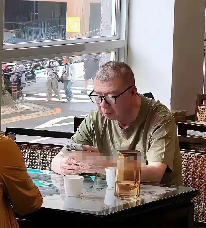 难以置信！冯小刚因电影票房惨淡导致情绪低落跑到济洲岛散心吗？这么多年以来，只要是