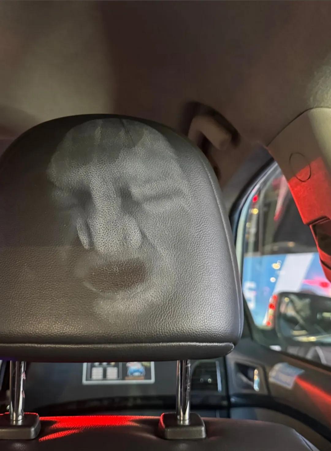 外出办事时，叫了一辆网约车，一上车吓了一大跳！这是什么情况？
