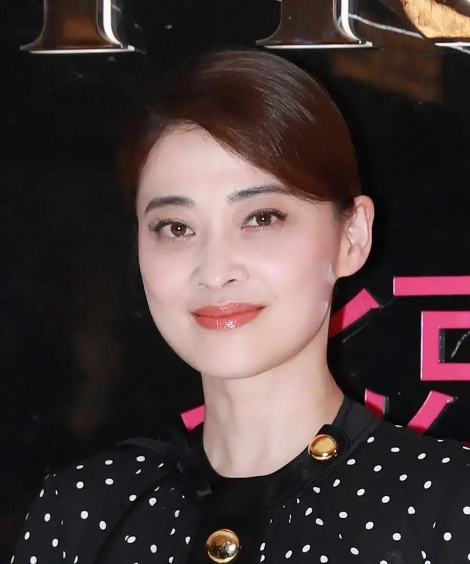 大一退学的梅婷，如今成全班最高票房
 
96级中戏班花，刚入学就接到《北方故事》