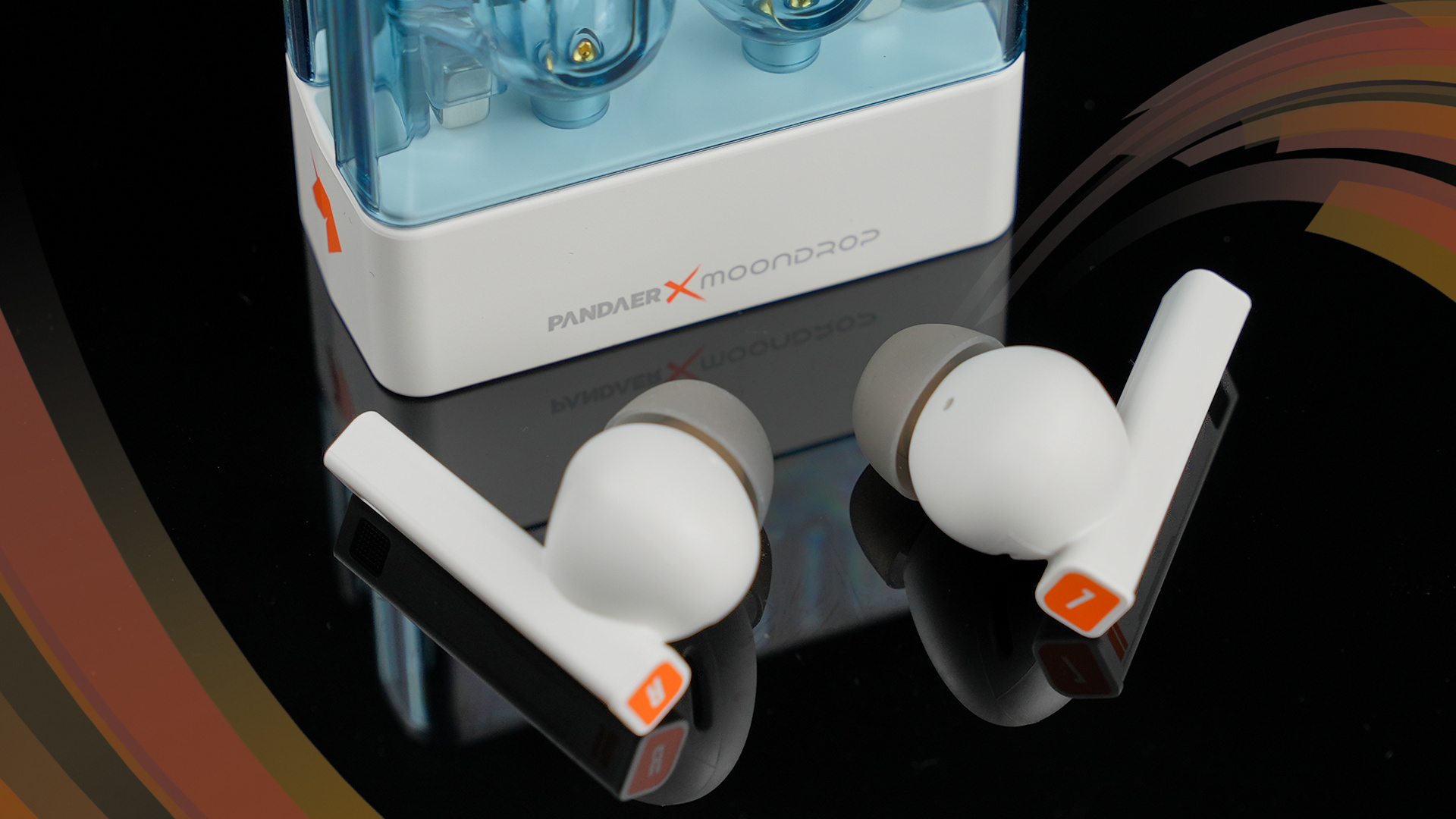 魅族PANDEAR和水月雨联合推出的太空漫游2降噪耳机。作为魅族旗下的“潮牌”，