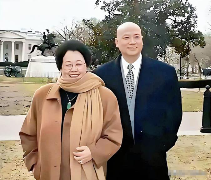 那个和现实中的“唐僧”，当了36年夫妻的女人走了，她曾遭到无数女人的羡慕。

陈