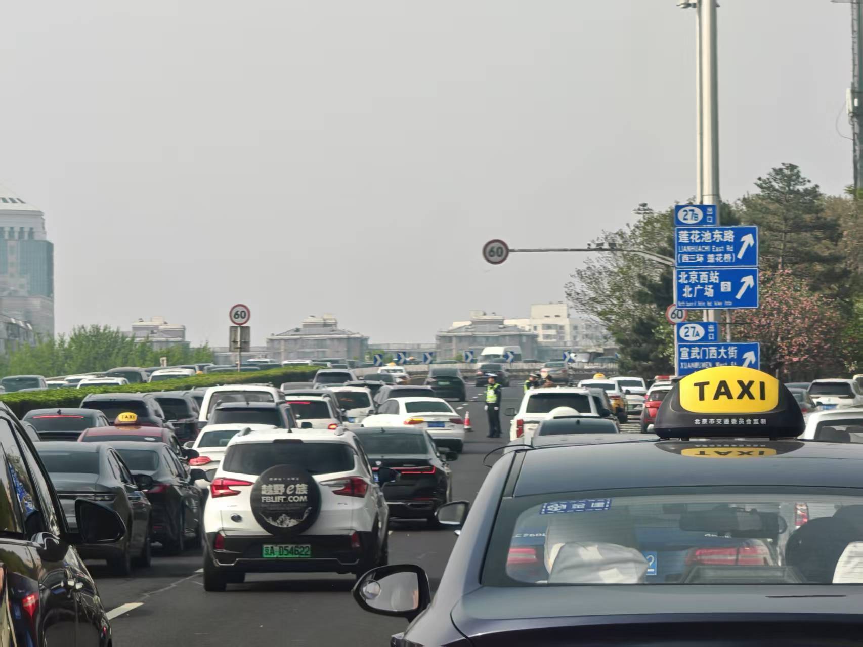 车若初见 晚高峰查车...堵上加堵
