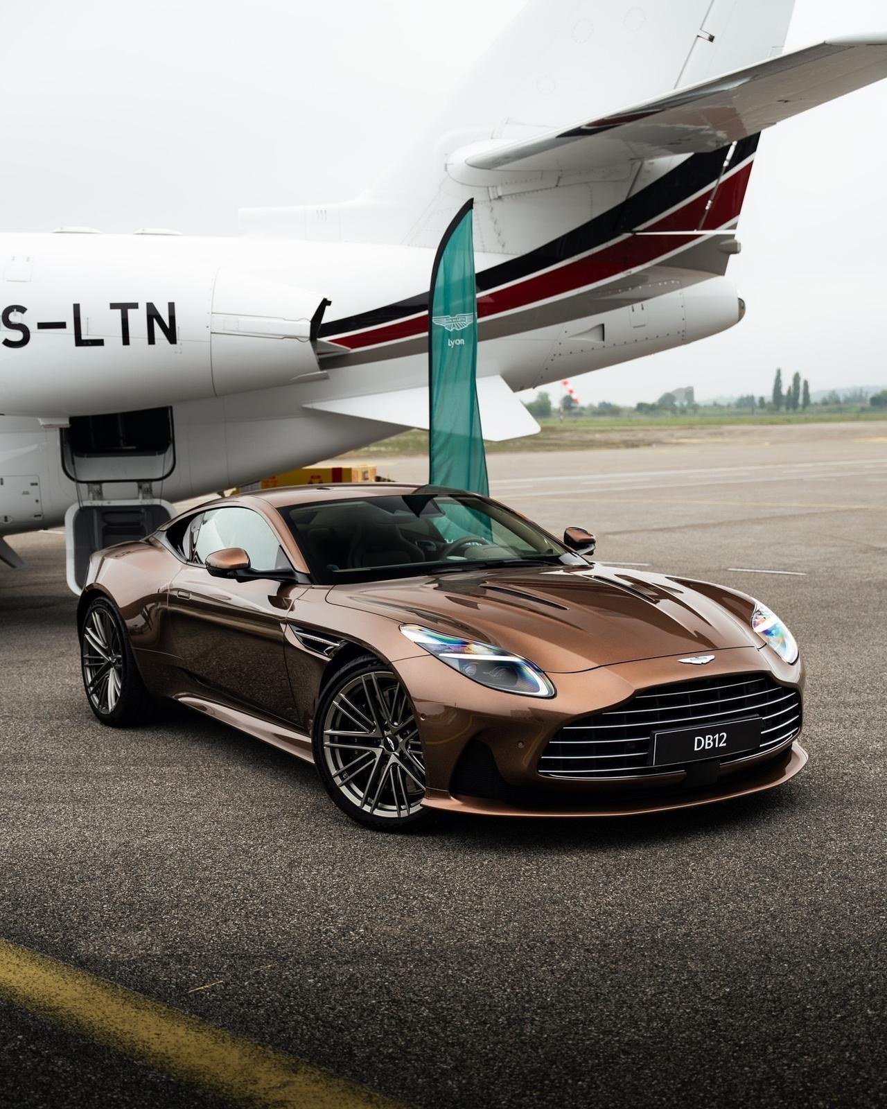 Aston Martin DB12 Coupé