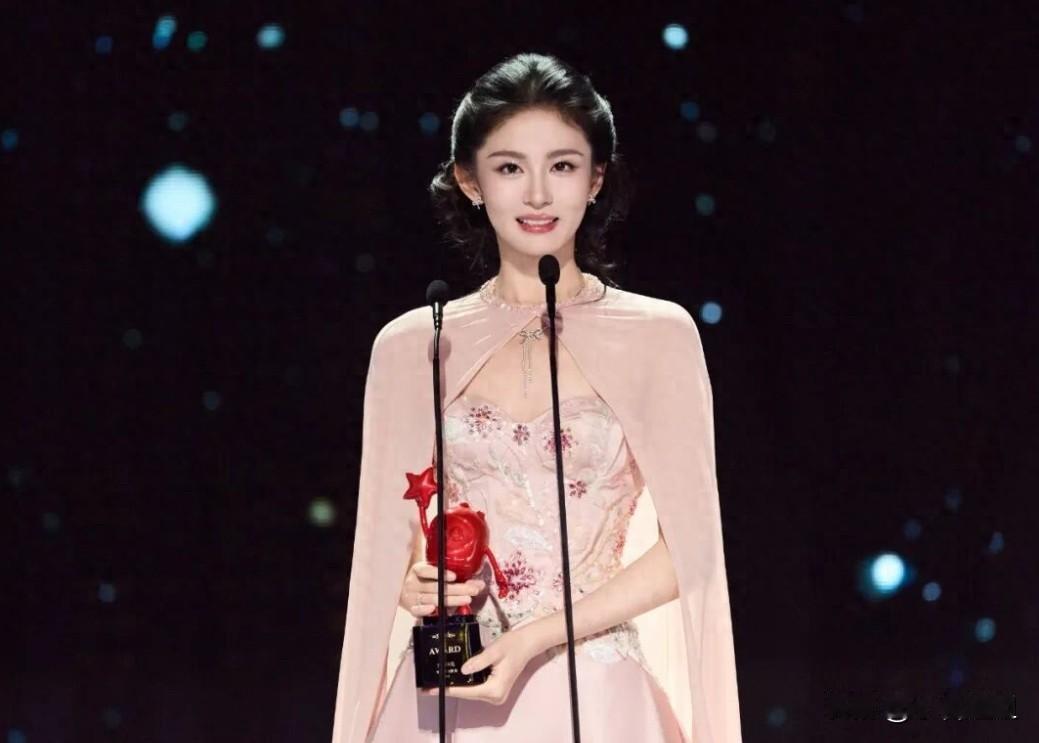 赵晴最怕的不是被说“瘦成纸片人”，  
而是大家只看脸，不看她拼了命的努力！  