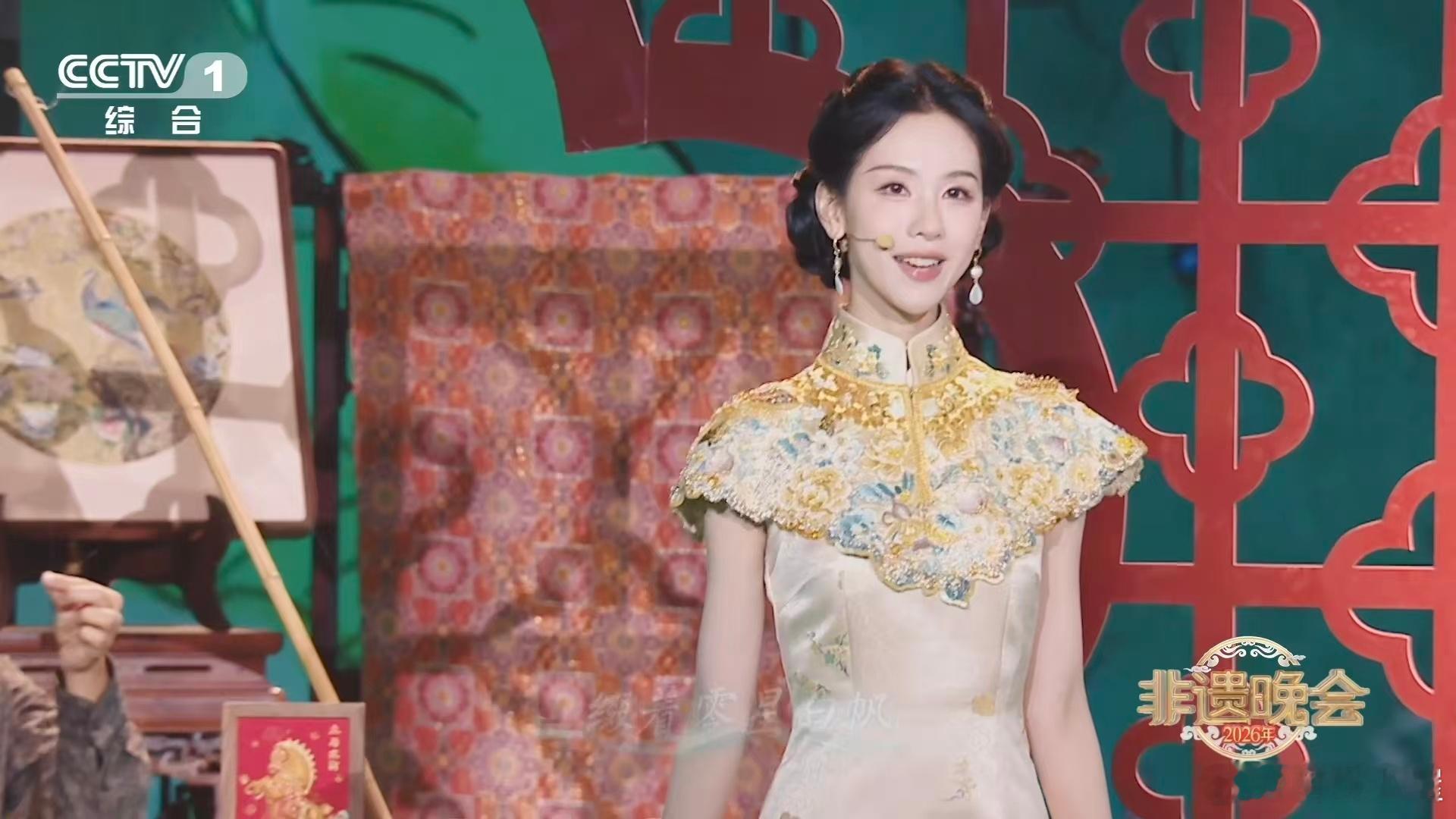 2000多小时织就的云锦旗袍有多美 非遗工艺遇上陈都灵，简直是天作之合！苏绣云锦