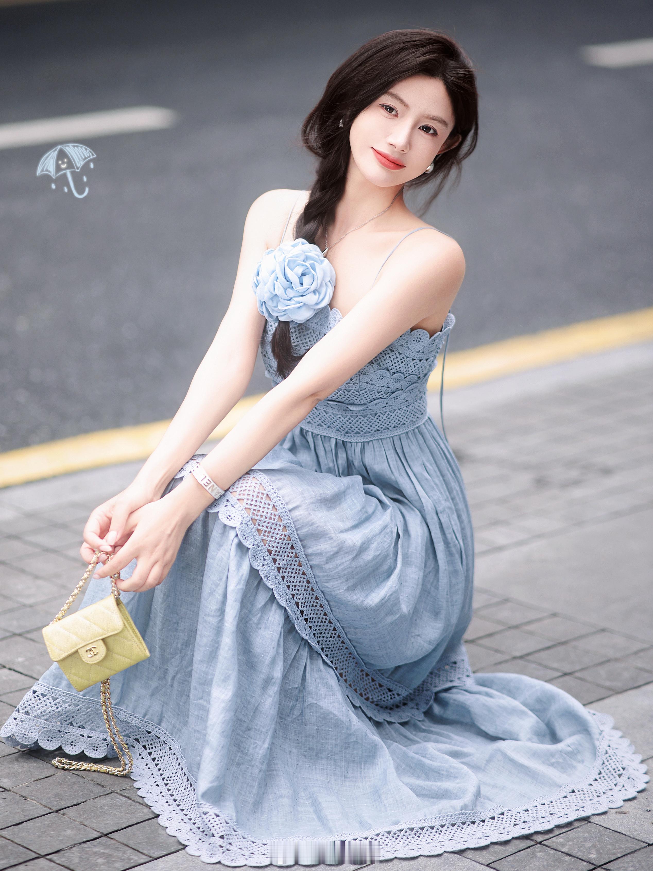 谁把苏打水打翻到我裙子上了！？[doge]这清爽自在的感觉 简直像在海边度假哈哈