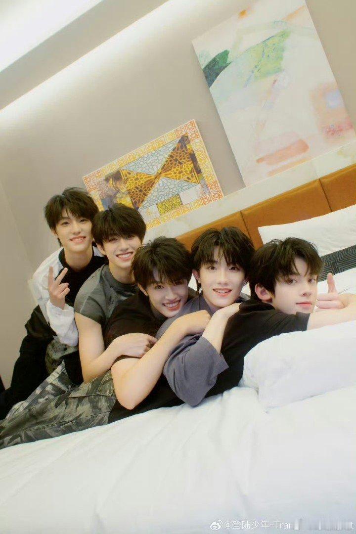 登陆少年团apma最佳新人提名 登陆少年团凭借《(危险的爱) LØVE IS D