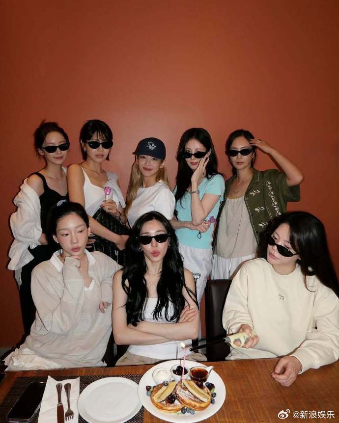 ​​少女时代完整体聚会 ​​​2025年又见少时完整体聚会！谁懂这个含金量！永远
