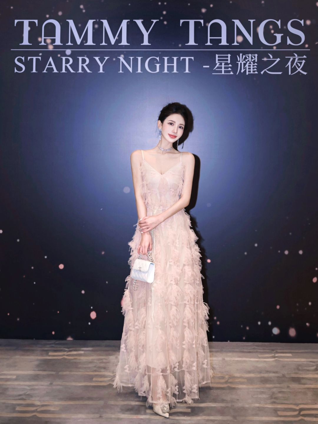 女孩子对礼服真的无法抗拒✨