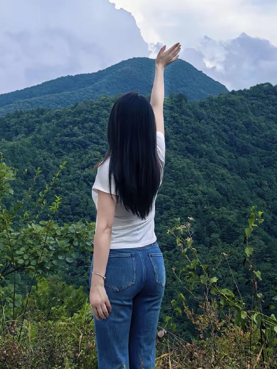 1、共情≠包揽别人的情绪
 
朋友工作不顺发脾气，以前我总反复道歉哄劝。
哪怕事