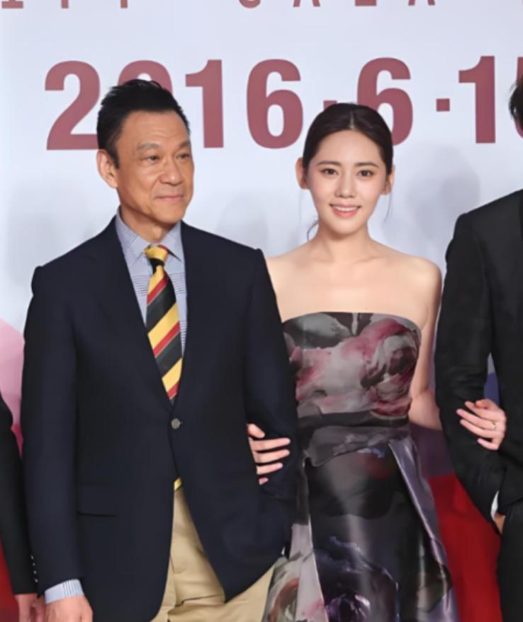 2011年，65岁的王学圻做了一件轰动整个娱乐圈的决定，和相伴40年的发妻孙昌宁