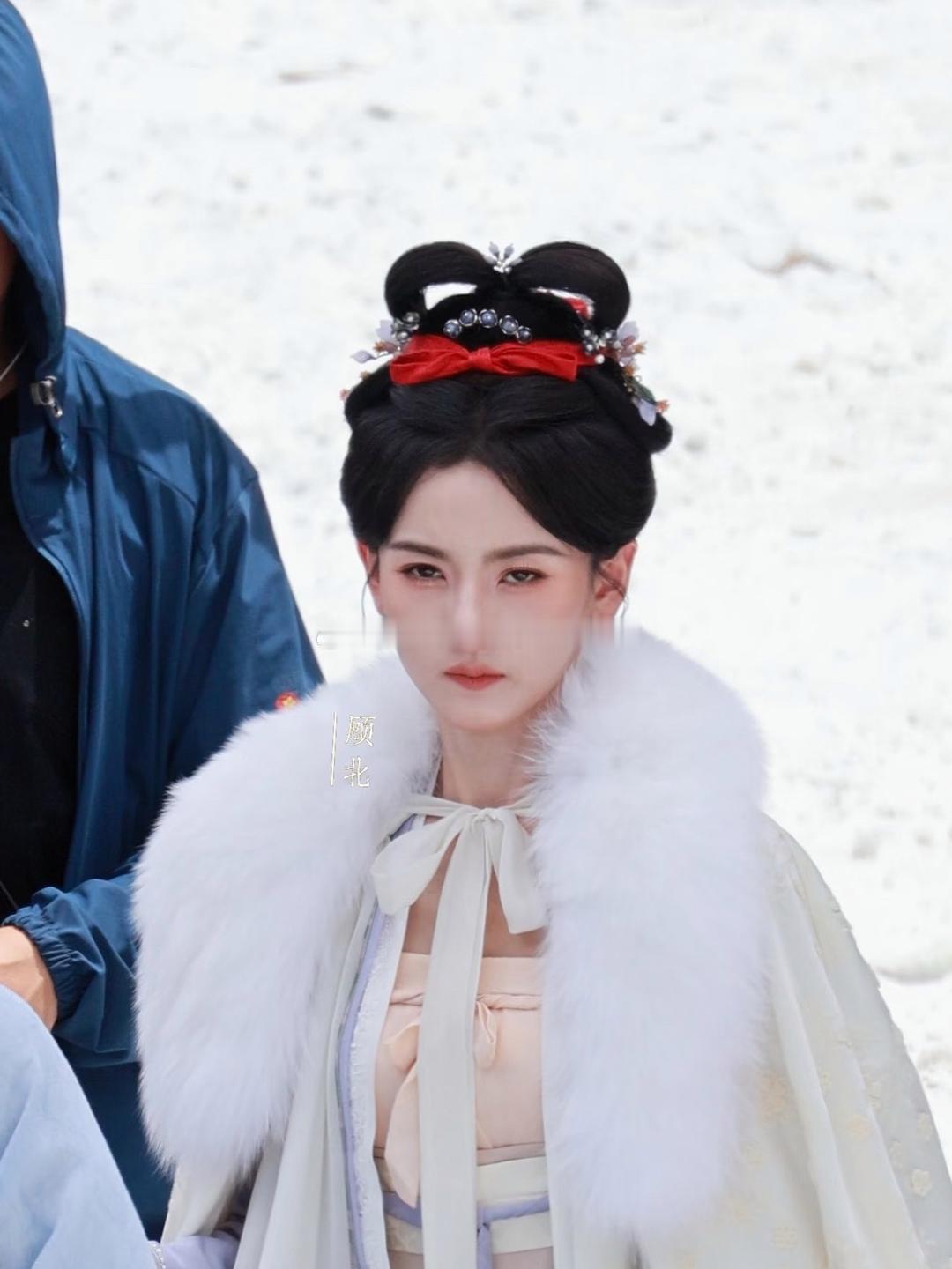 将门毒后不是都开拍了有一段时间了吗？粉丝还在接宋祖儿天选沈妙，是对原定女主有多不