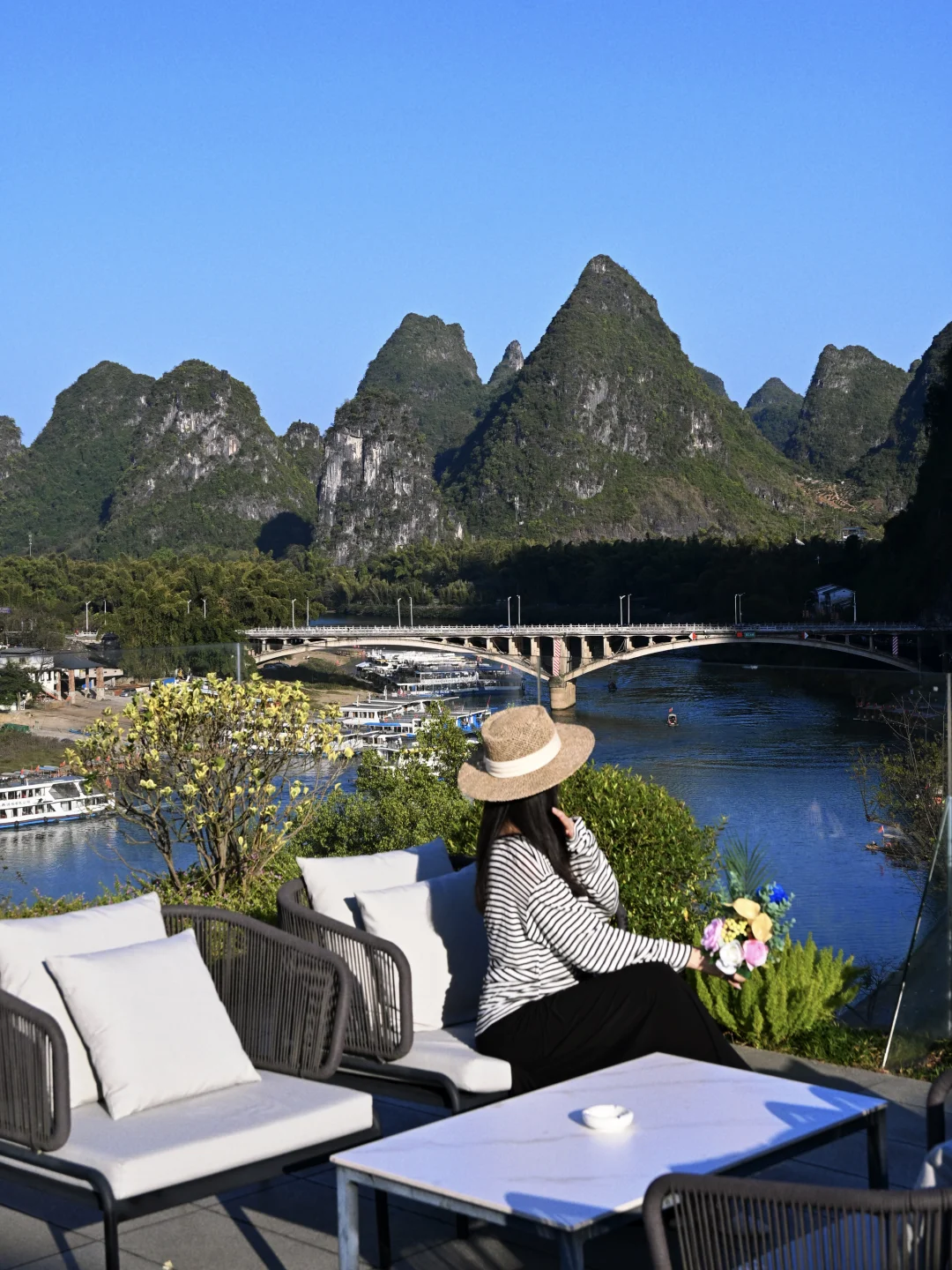 枕江而眠，阳朔高级感山景日落体验