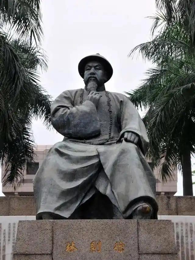 林则徐被贬到新疆时，伊犁将军不仅没有怠慢他，反而还热情地送野猪肉。
1842年冬