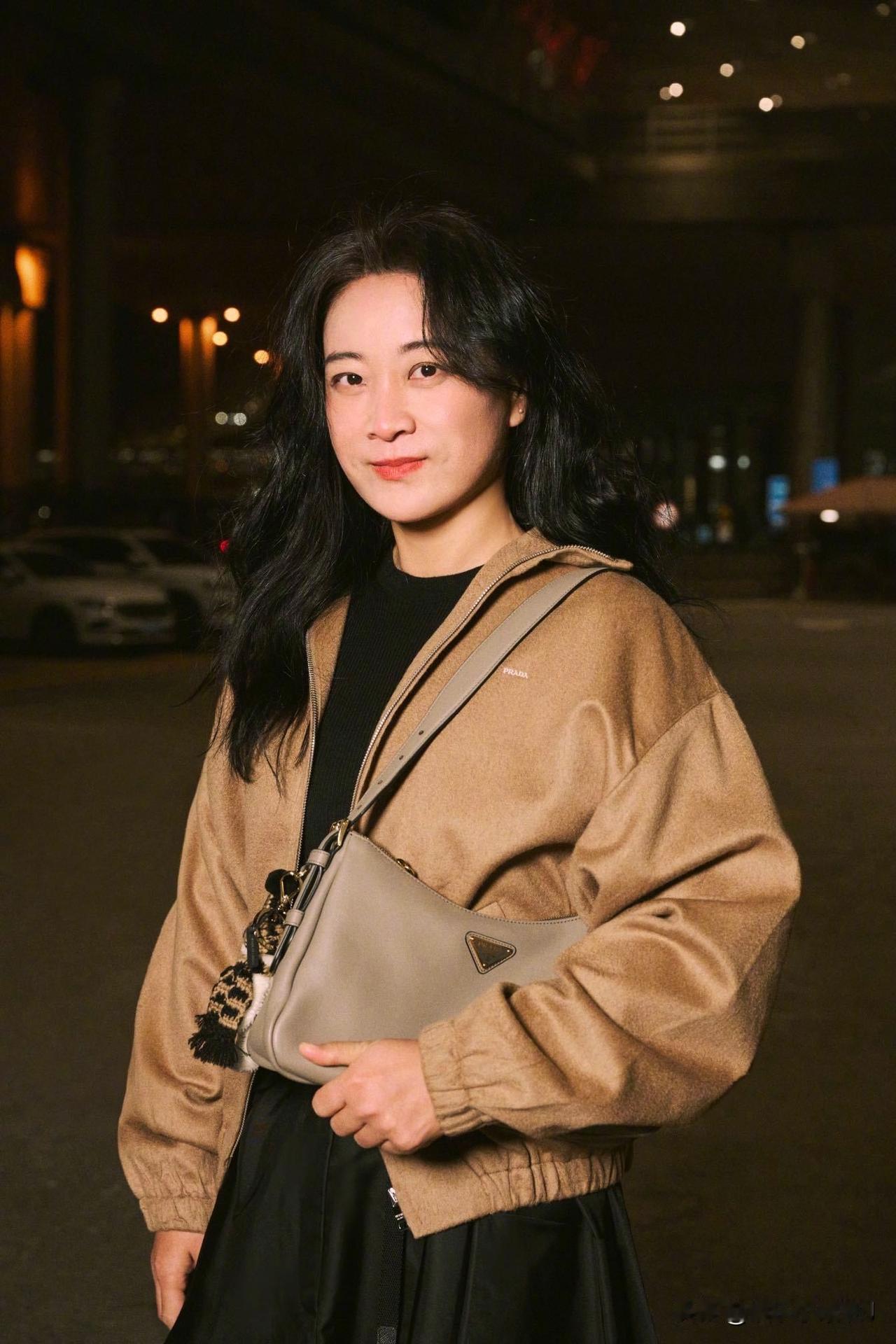 ​​​，玲姐现在这么好看啦，
好长时间没看到她了 ​​​。