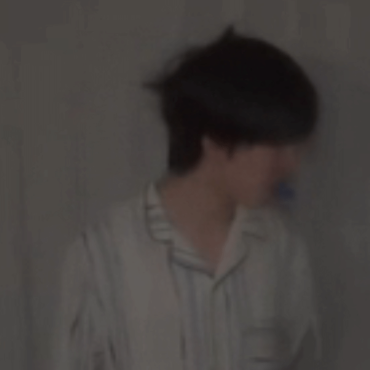 一直在盯着他这几根毛看 