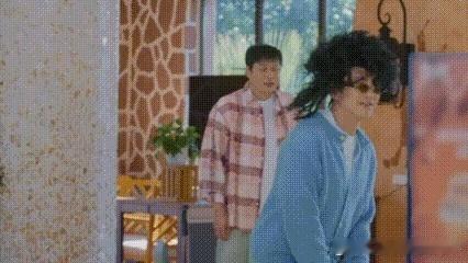 邓超陈赫你不要过来啊哈哈哈哈哈 陈赫在前面跑邓超在后面追，两个锃亮的脑壳一前一后