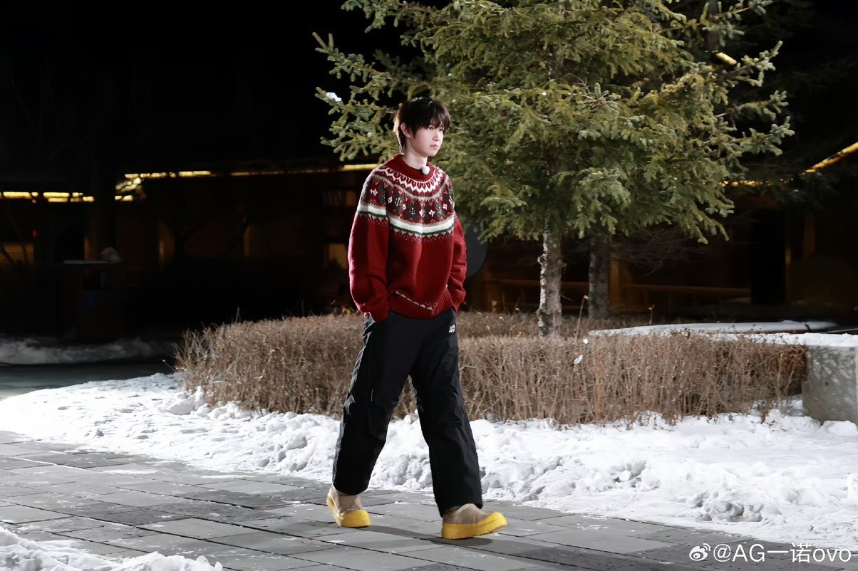 一诺xbc一诺小熊帽子一诺雪景小熊 怎么不穿多点！ 