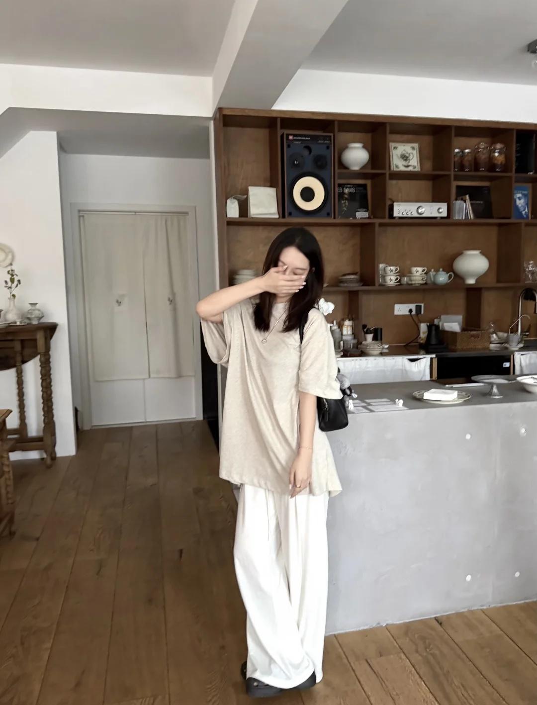松弛感穿搭｜米白配色🤍
来自大T的舒适感
日常穿搭 ootd每日穿搭 ootd