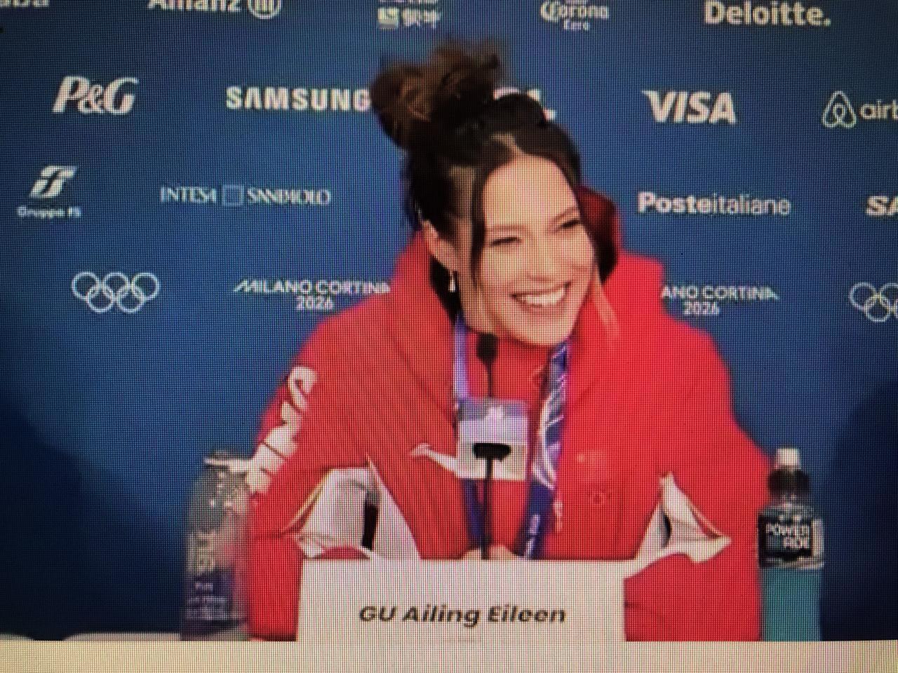 开心！谷爱凌拿到冠军了，咱们又多了一块金牌！刚刚在央5台，看了米兰冬奥会自由式滑