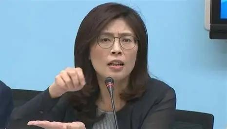 中国“国民党主席”郑丽文发表声明，

7月25日，国民党全代会登场，郑丽文表示：
