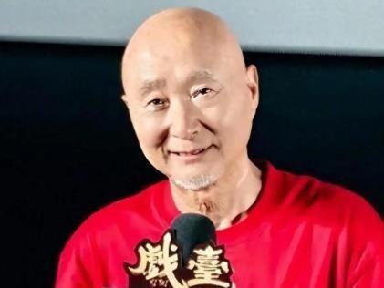 1998年陈佩斯还活跃在春晚时，妻子王燕玲已经悄悄用七十多万私房钱承包下延庆一万