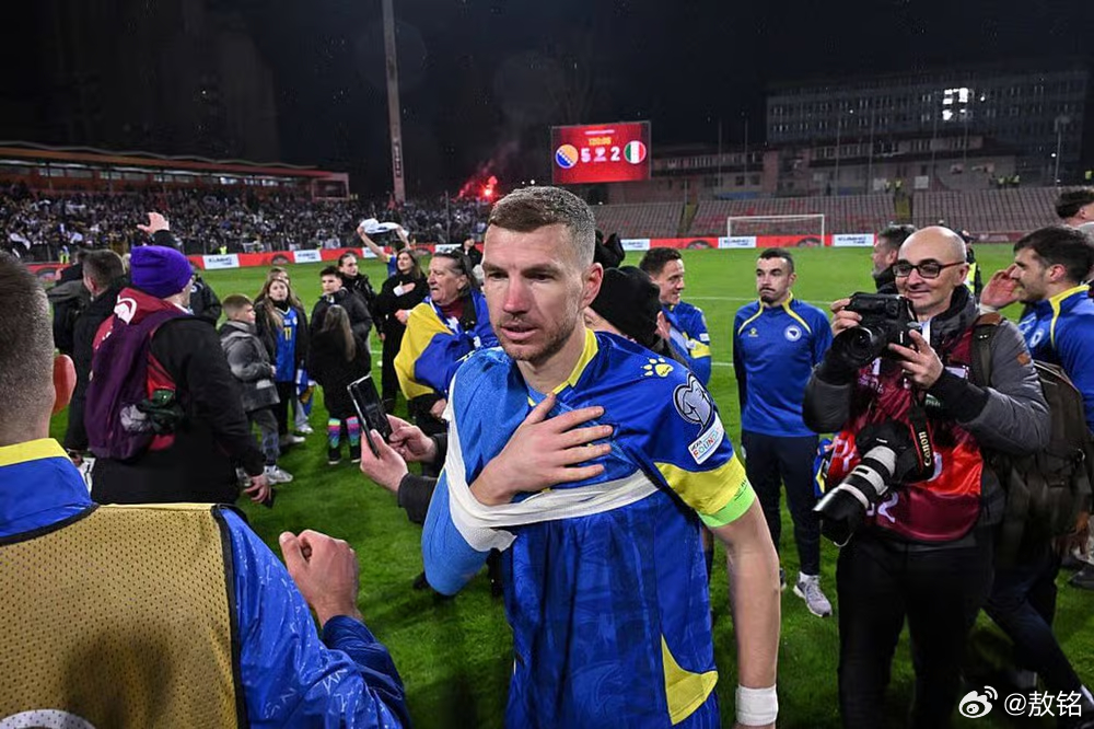 波黑淘汰意大利 看看世预赛附加赛的战况有多么惨烈吧！感觉这简直就是战场啊！哲科肩