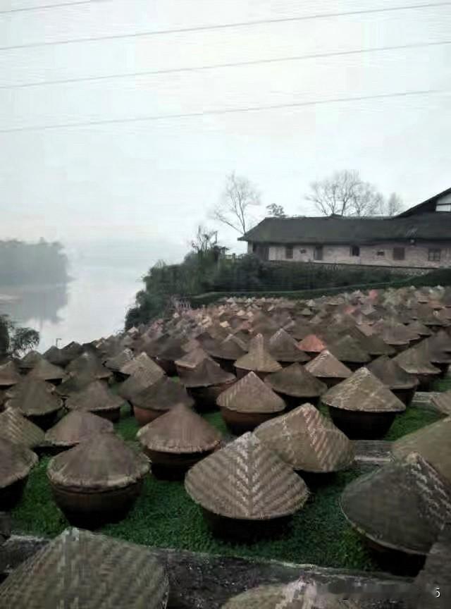 一条赤水河，孕育三佳酿

这里是赤水河下游，河边是仙市镇百年老号酱油作坊。

仙