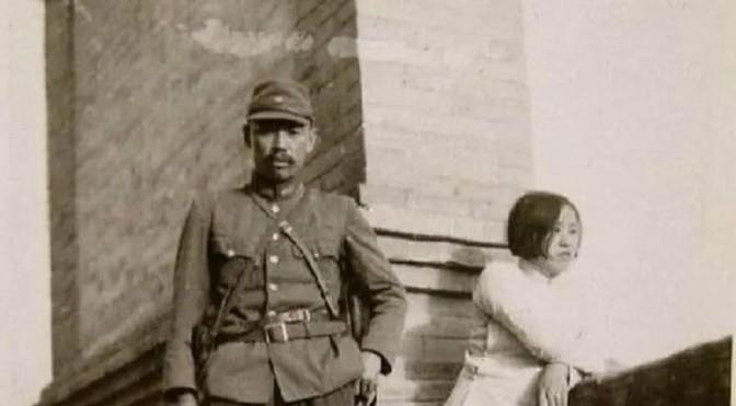 1937年，一群日本兵闯入红应村“大扫荡”。他们拖来5名老妇，将其剥个精光，然后