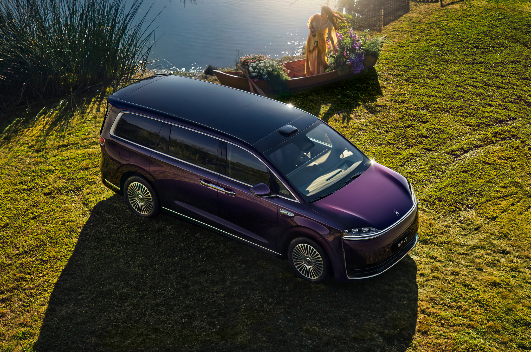 智界V9首发同级最多安全气囊智界V9的安全技术太让人心动，最强车身搭载91.6%