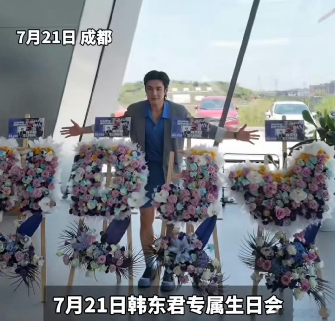 在成都赛道偶遇韩东君生日会谁懂！在天府赛道撞上韩东君生日派对，专业车手上线劈弯，