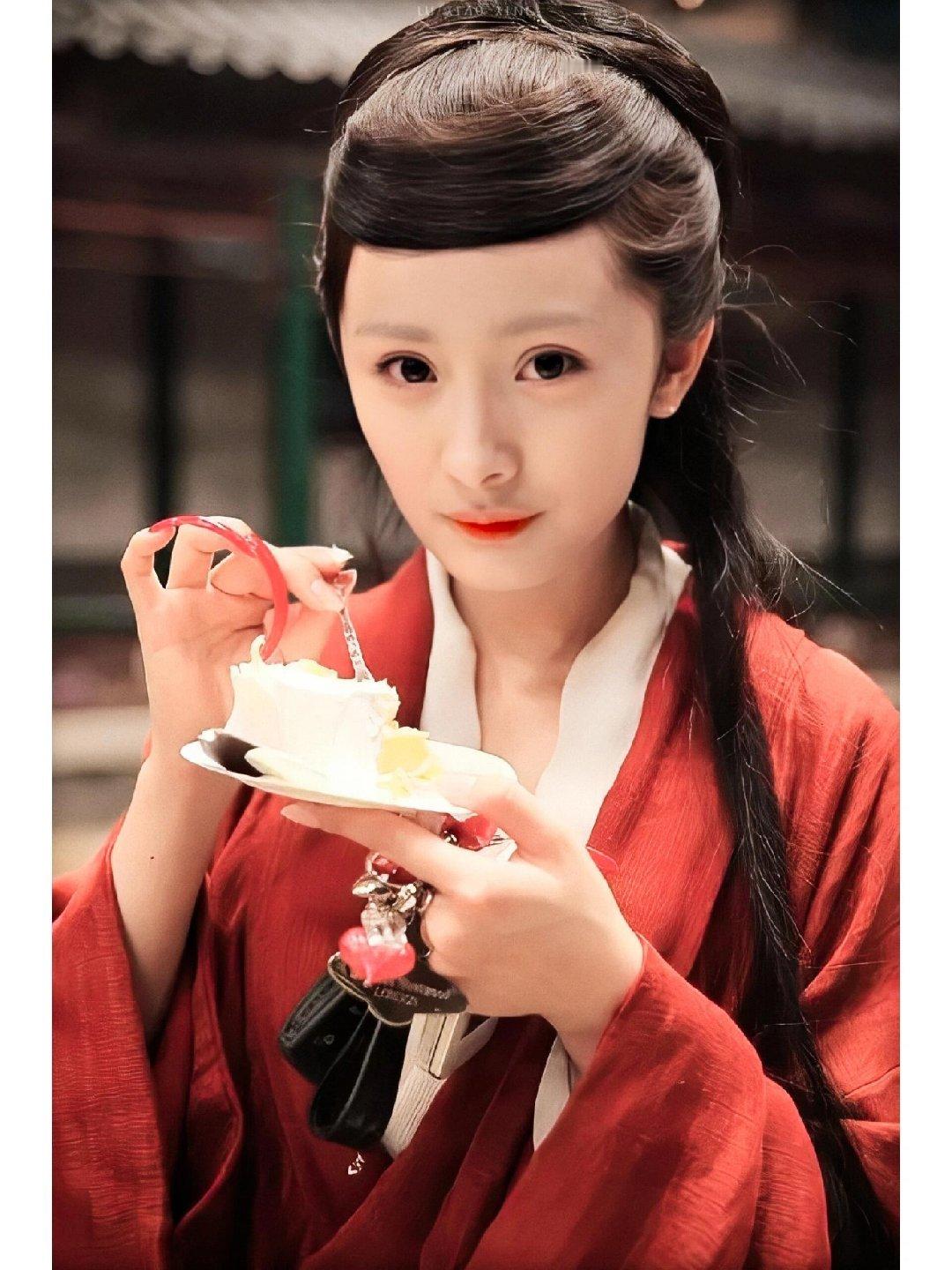 杨幂红楼梦晴雯定妆照 ，剃掉眉毛也很美，杨幂演林黛玉可能都不会被这么喷 ​​​