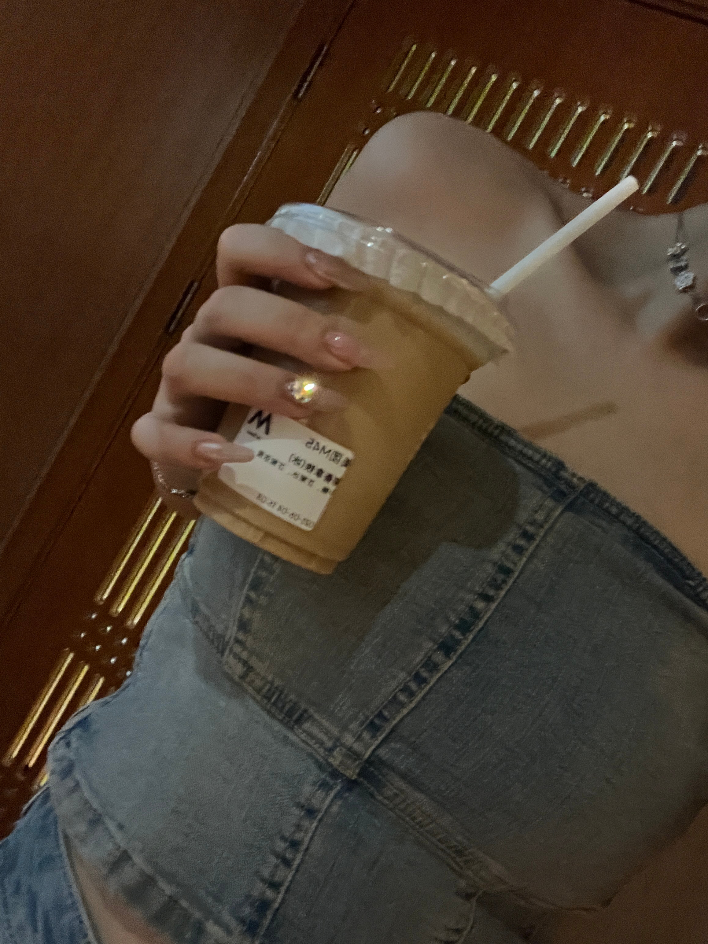 腻 ​​​