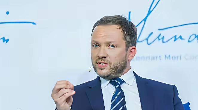 爱沙尼亚外长查赫克纳访问我国刚回去一个多月，就翻脸了。12月21日，在欧洲安全论