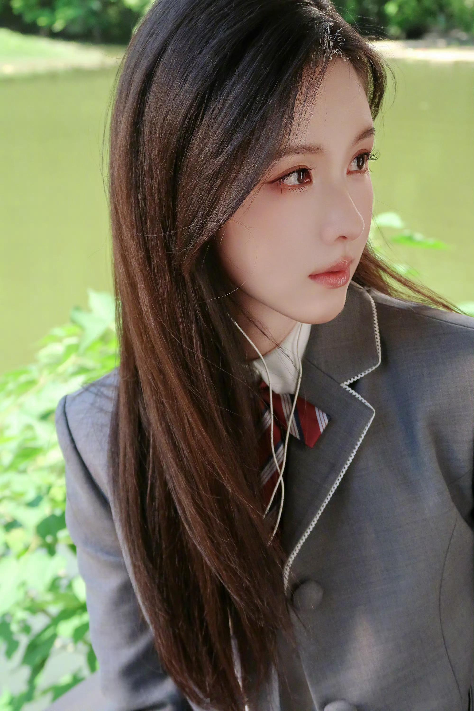 陈都灵说下课一起走吗陈都灵这个学生装真的梦回左耳！！！怎么能美成这样啊！这个嘟嘟