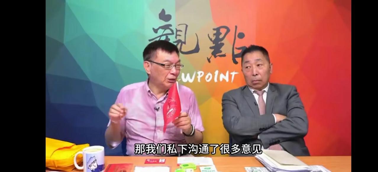 台湾苑举正教授和唐湘龙两位教授搞笑细胞拉满。

上一次唐湘龙教授拿到华为三折叠手