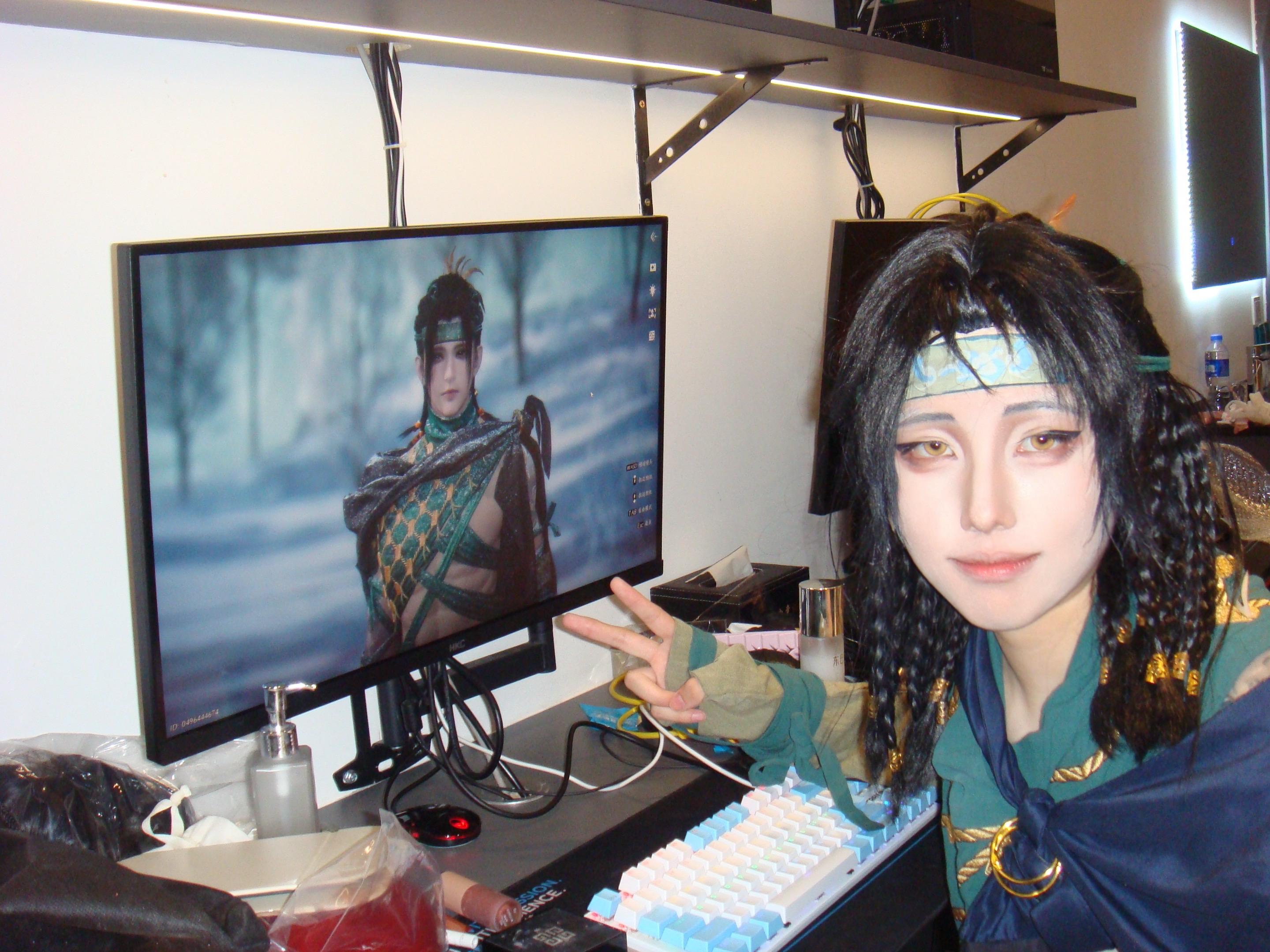 臭老鼠还会打游戏。自己欣赏自己